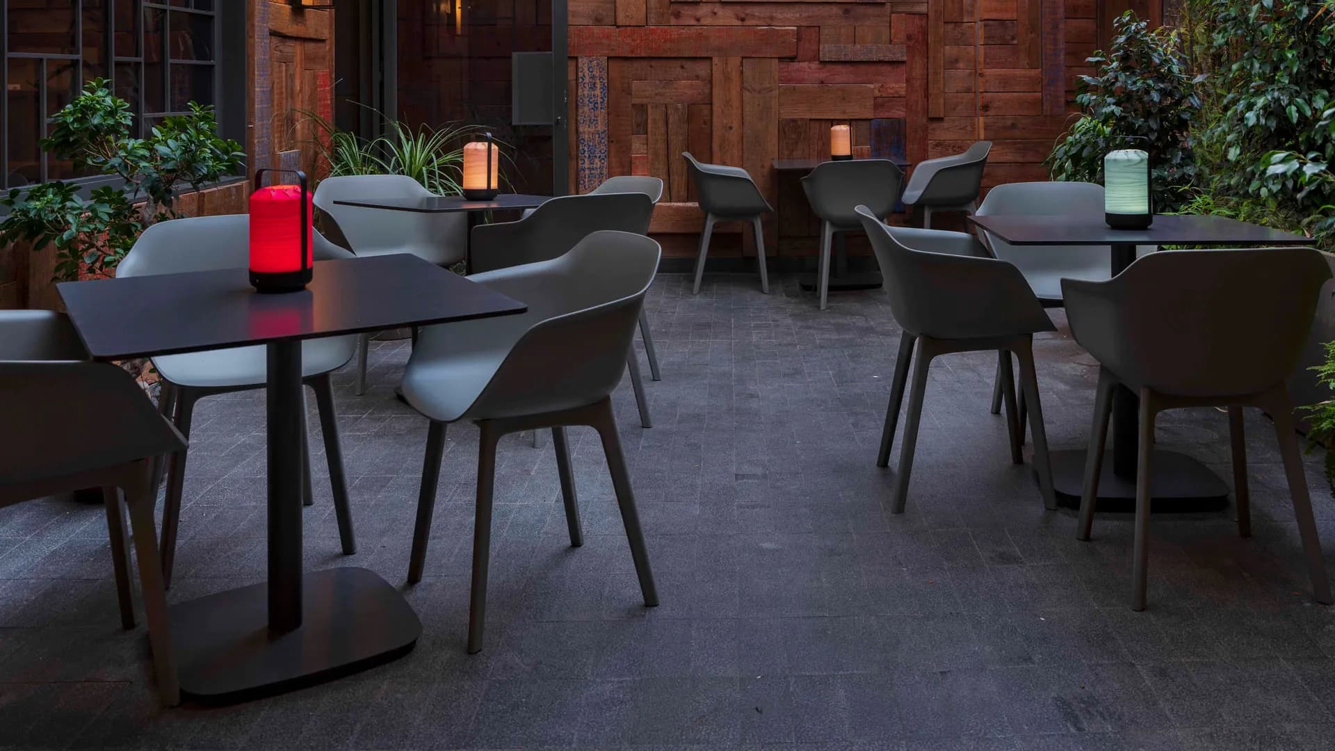 esTABLEes tables in a contract interior.